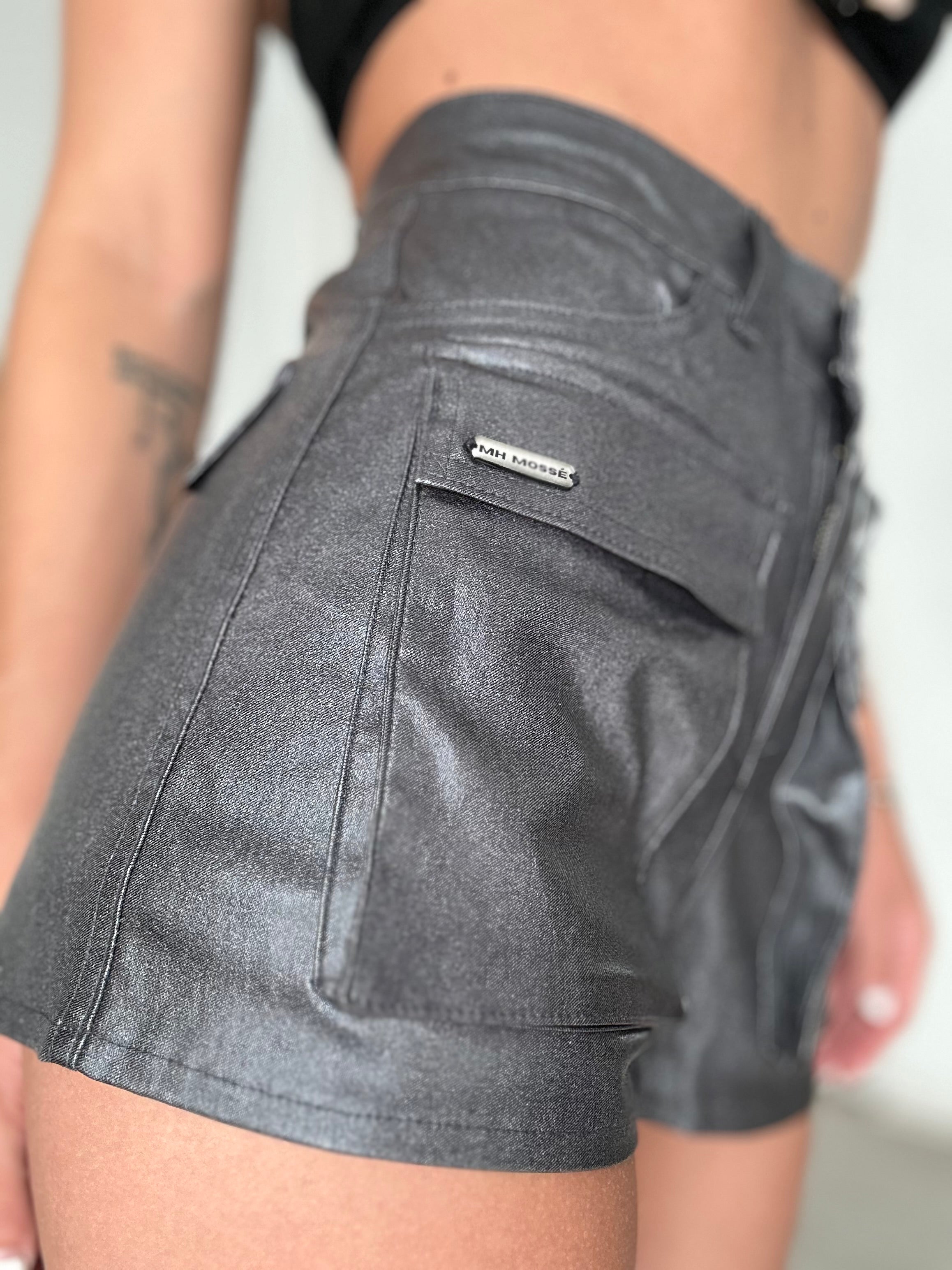 SHORT MINI GRIS METALIZADO