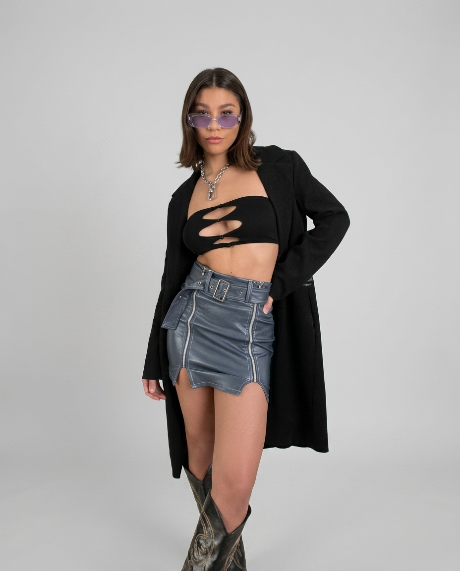 Nela Mini Saia Brilho E Fivelas