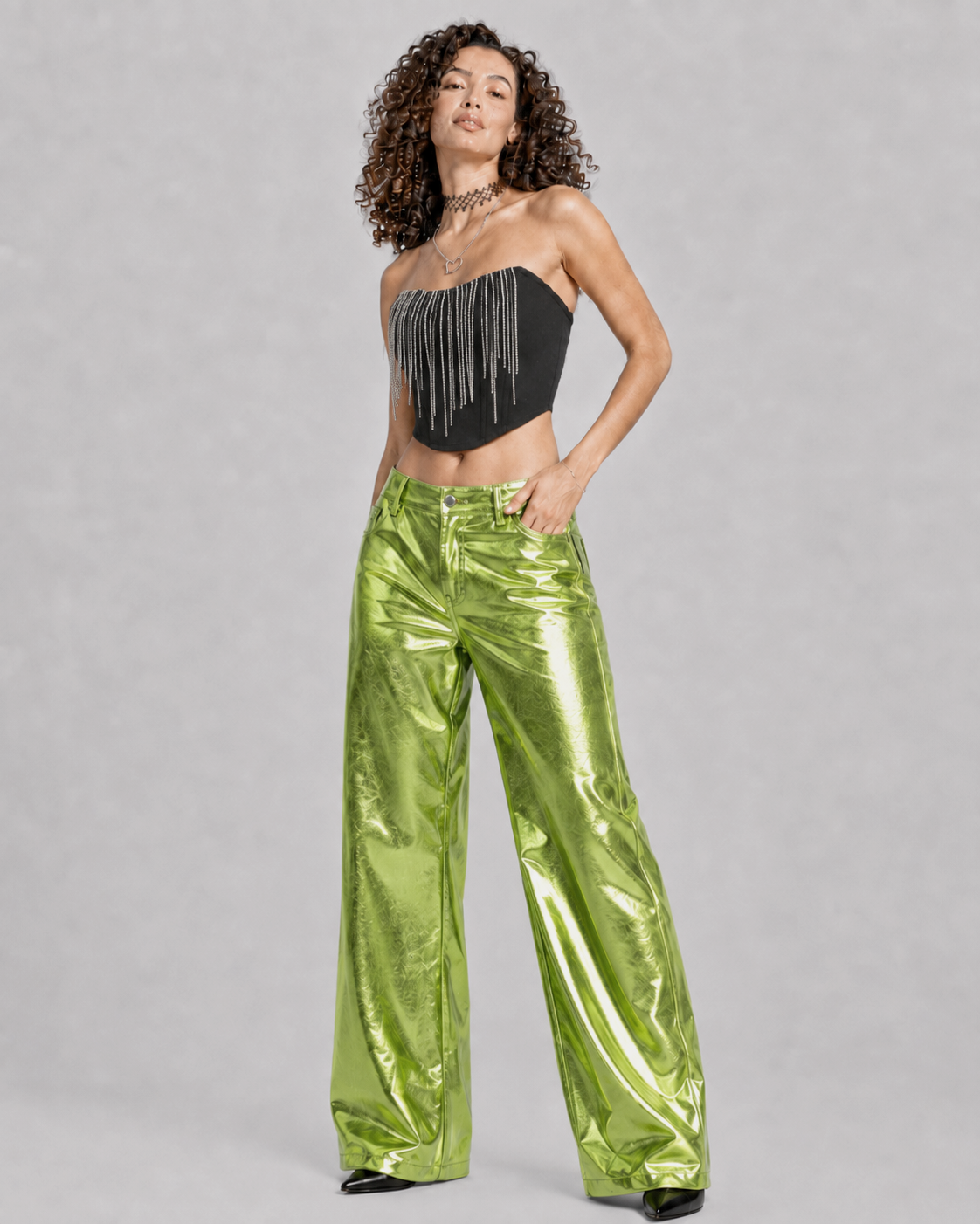 PANT METALIZADO KINDRA + TOP CORSET ASYA + SET COLLARES ÉTER