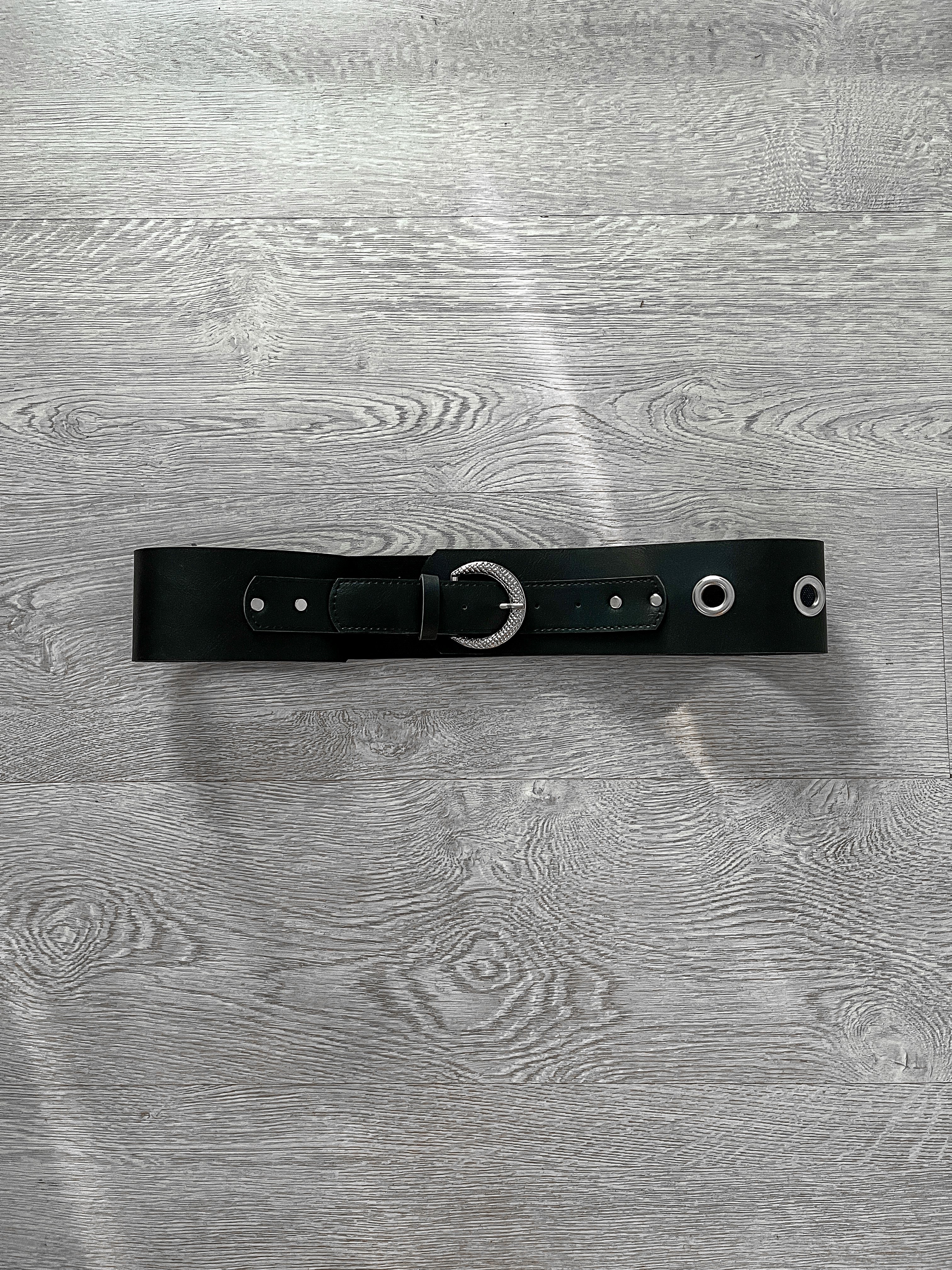Maxi Belt Eyelets