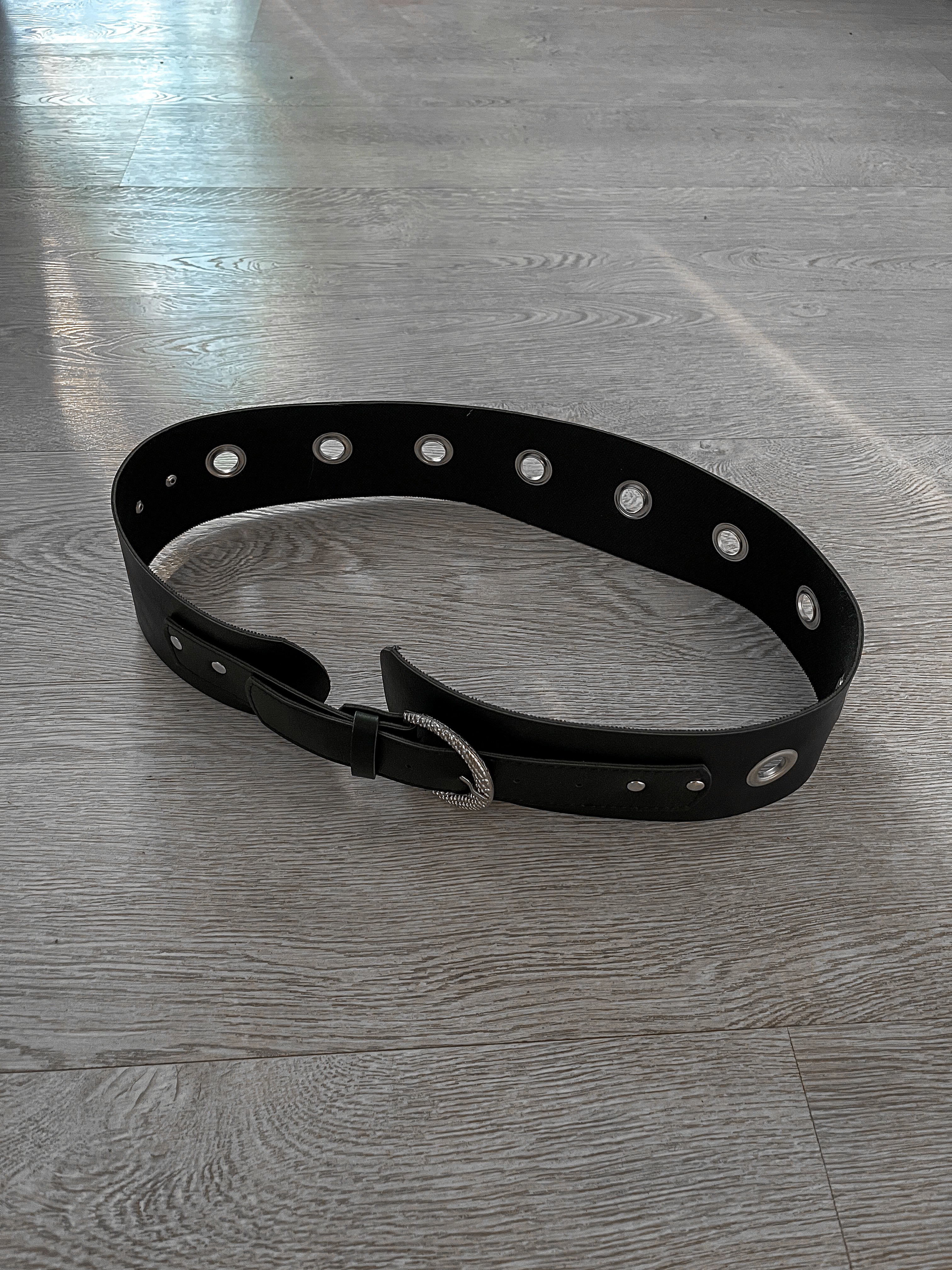 Maxi Belt Eyelets
